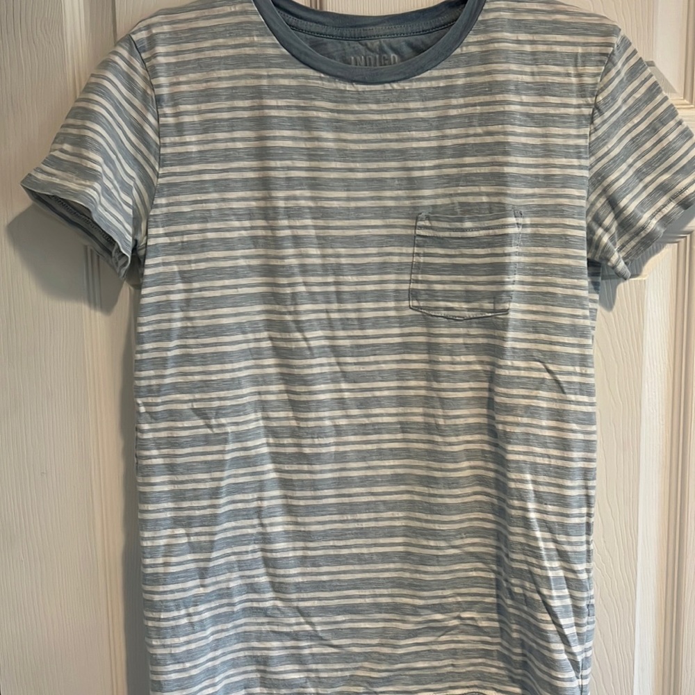 American eagle AEO XS Extra small white blue stripes classic fit shortsleeved